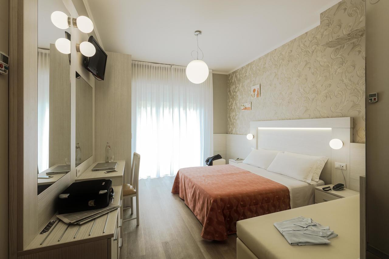 Hotel Ombretta Mare Rimini Exterior foto