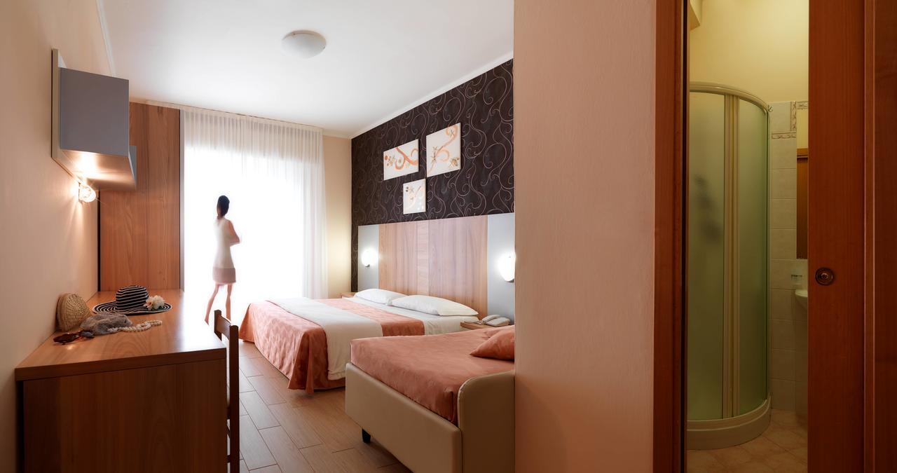 Hotel Ombretta Mare Rimini Exterior foto